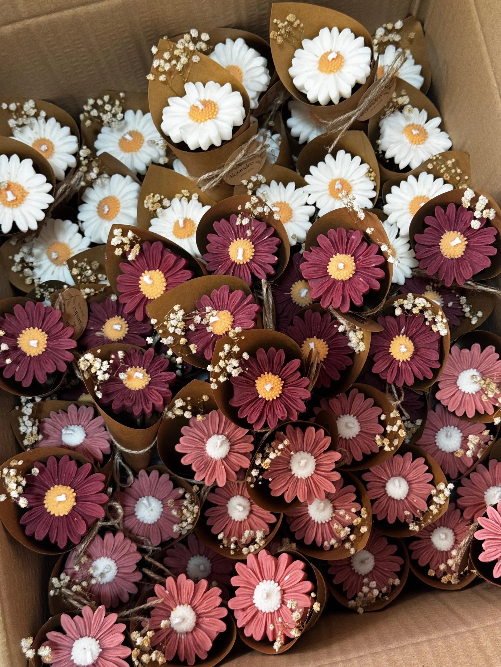 Detalles de boda originales con velas artesanales de cera de soja para invitados | Wax&Calm
