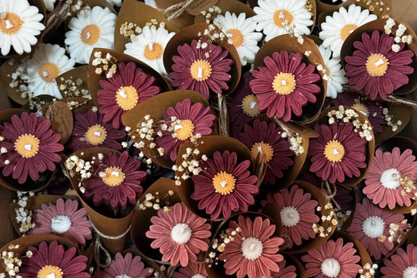 Detalles de boda originales con velas artesanales de cera de soja para invitados | Wax&Calm