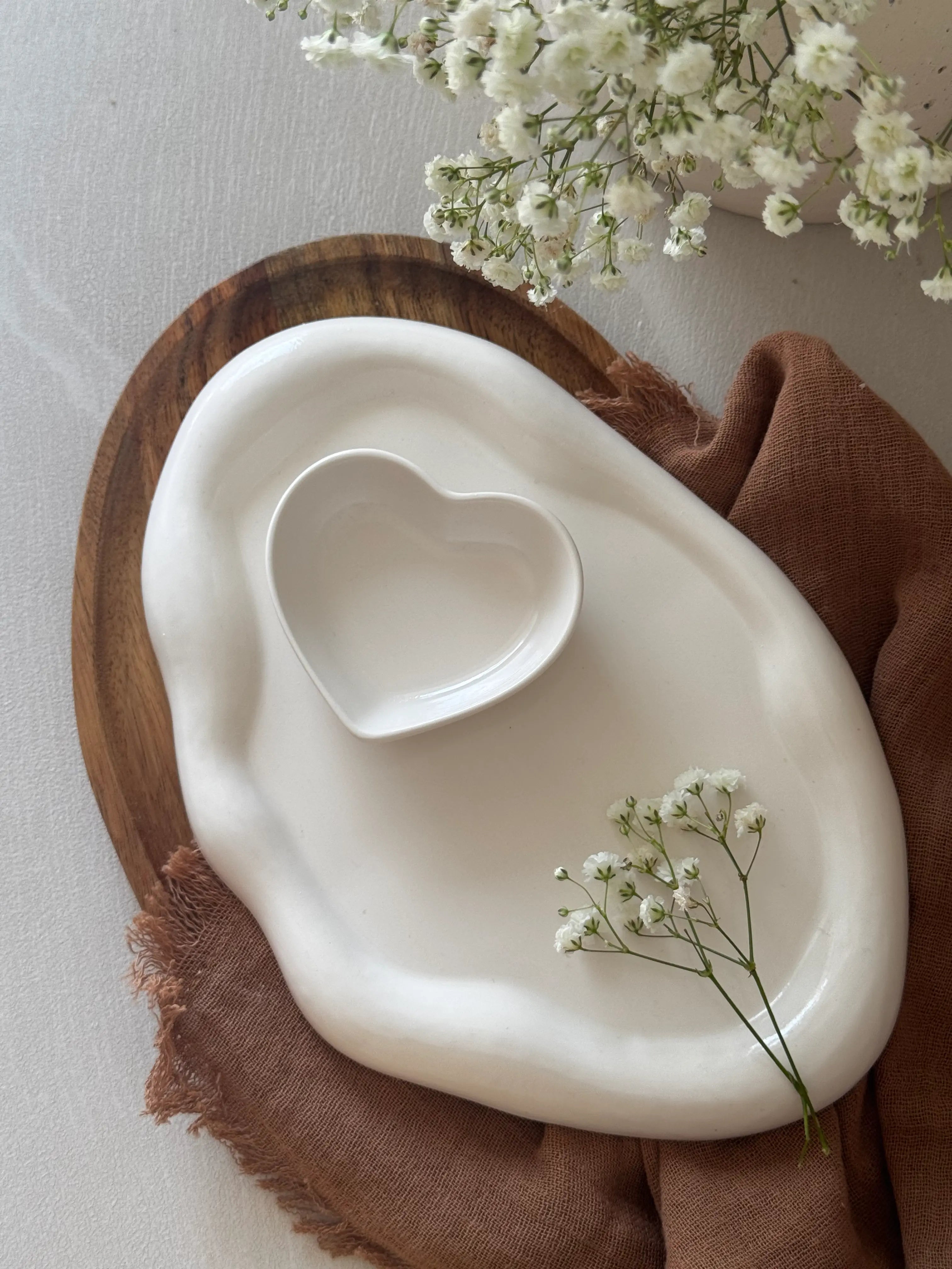 Bandeja corazón inicial artesanal resina - accesorio decorativo para hogar Wax&Calm