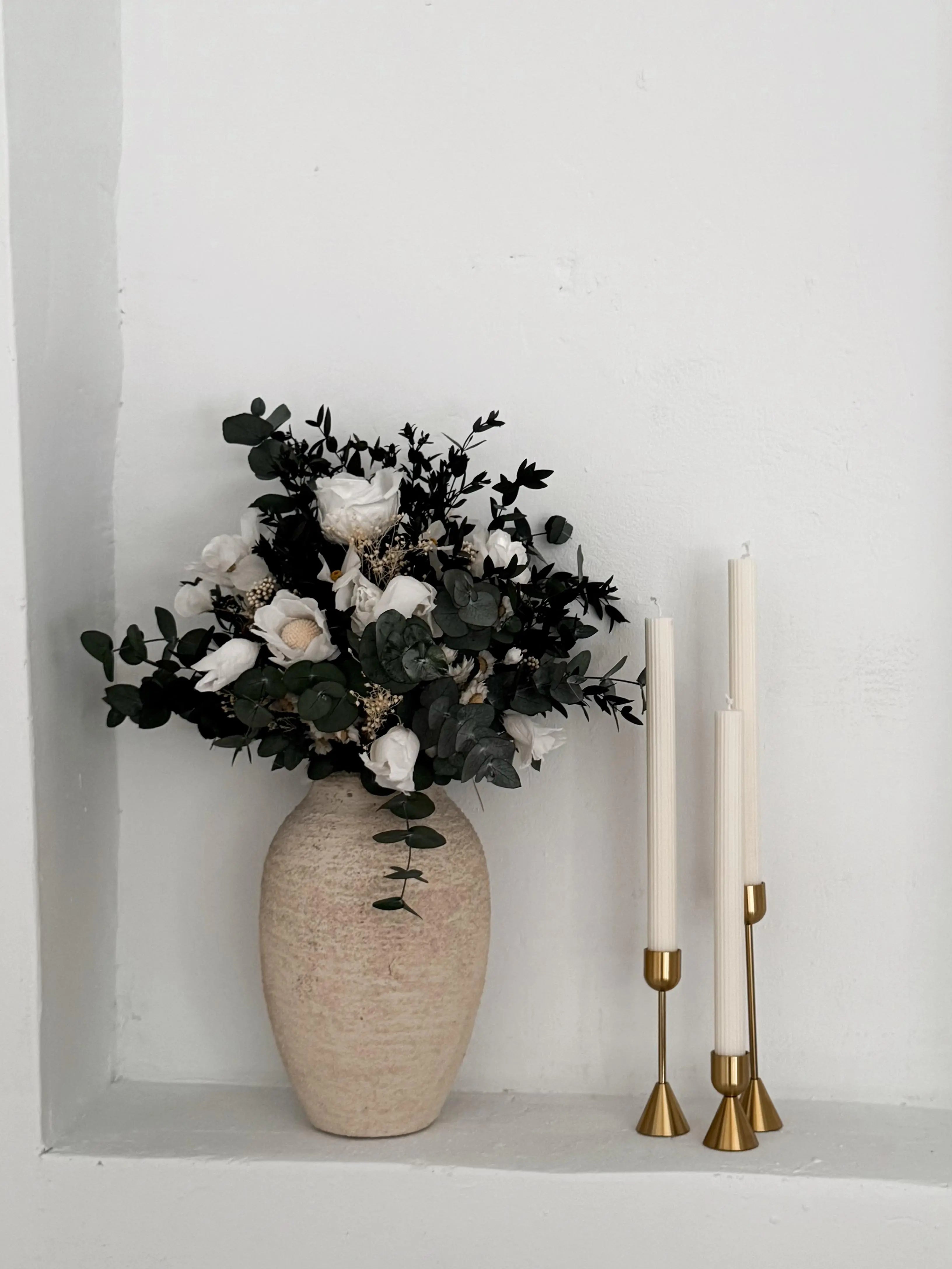 Candelabros dorados decorativos artesanales para velas de cera - Wax&Calm Studio