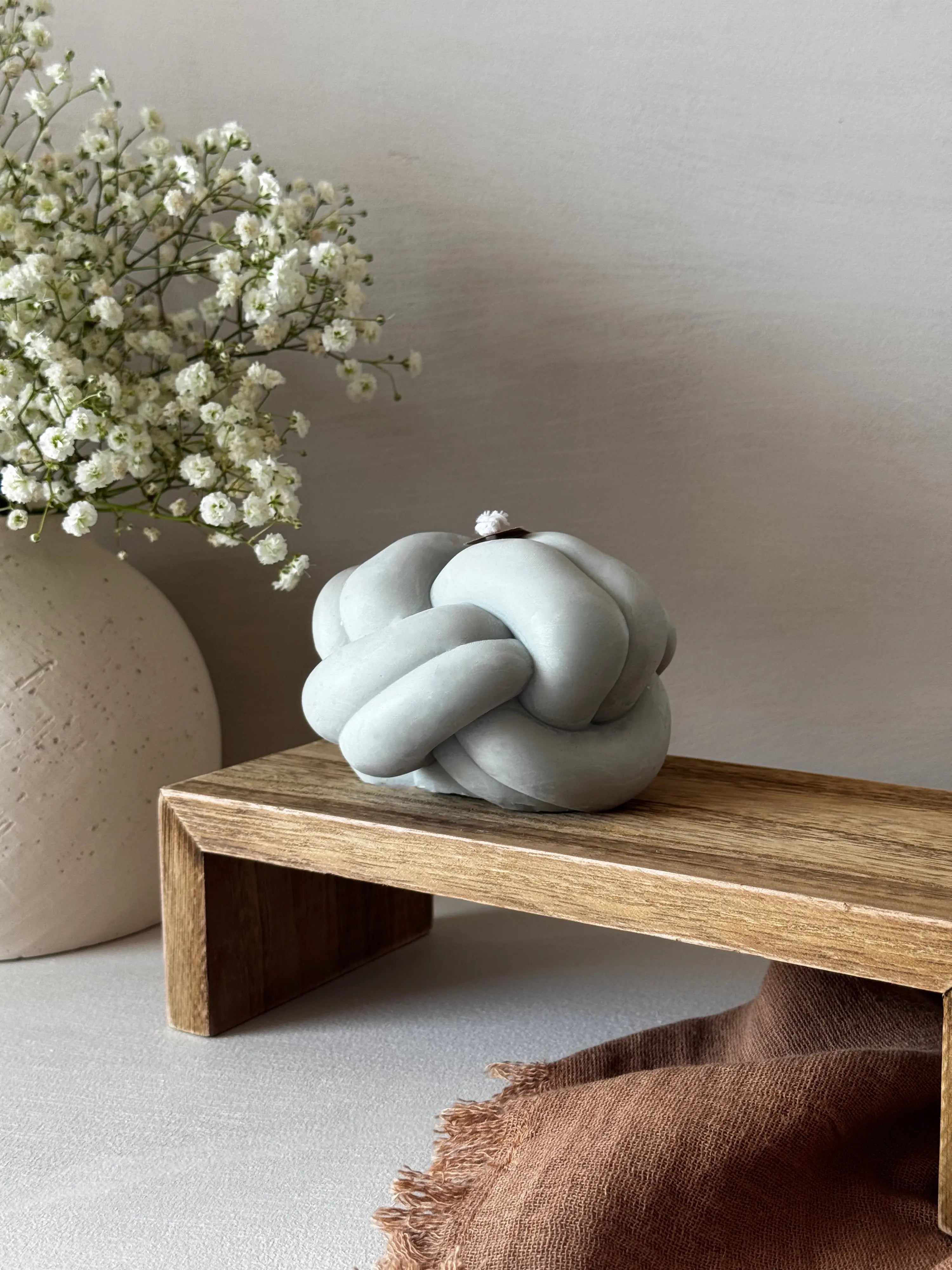 Vela decorativa artesanal nudo Eros cera natural - vista Wax&Calm