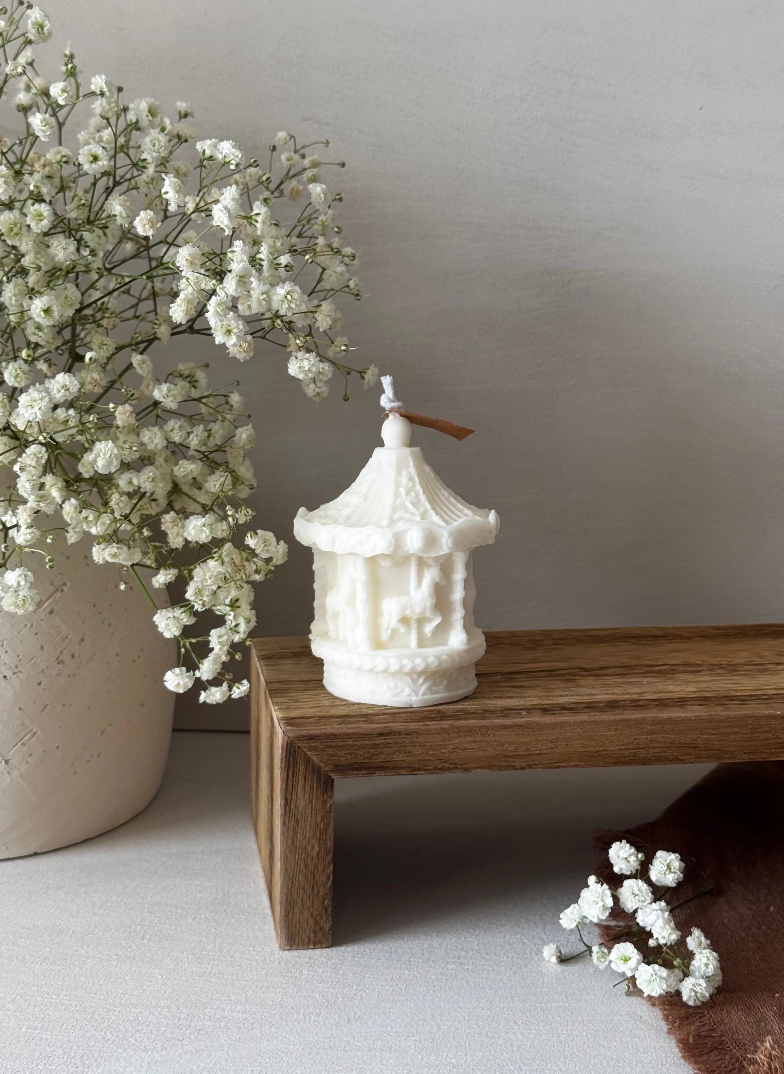 Vela decorativa carrusel artesanal cera de soja - Wax&Calm Studio