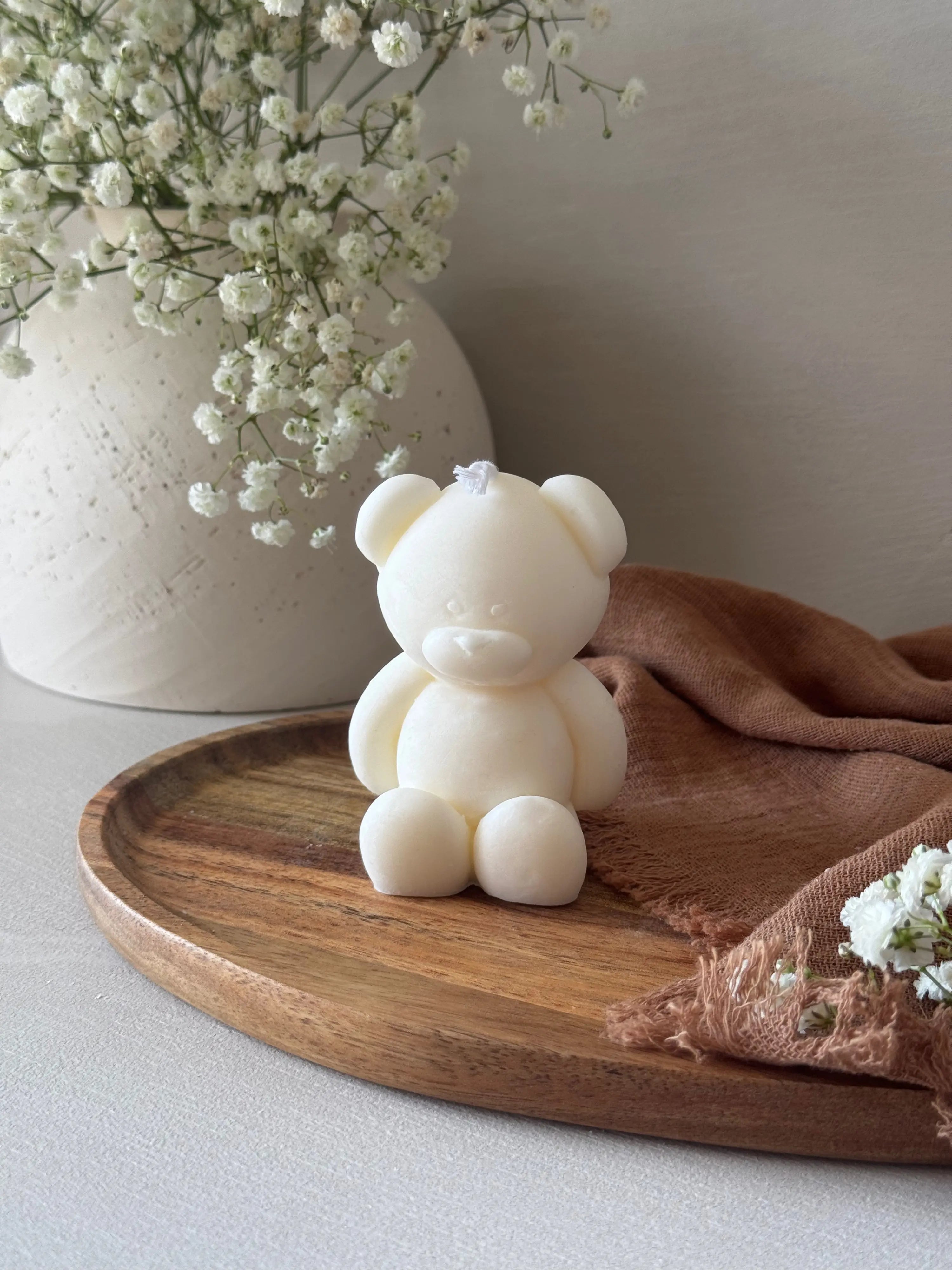 Vela decorativa oso infantil artesanal cera de soja blanca - Wax&Calm Studio
