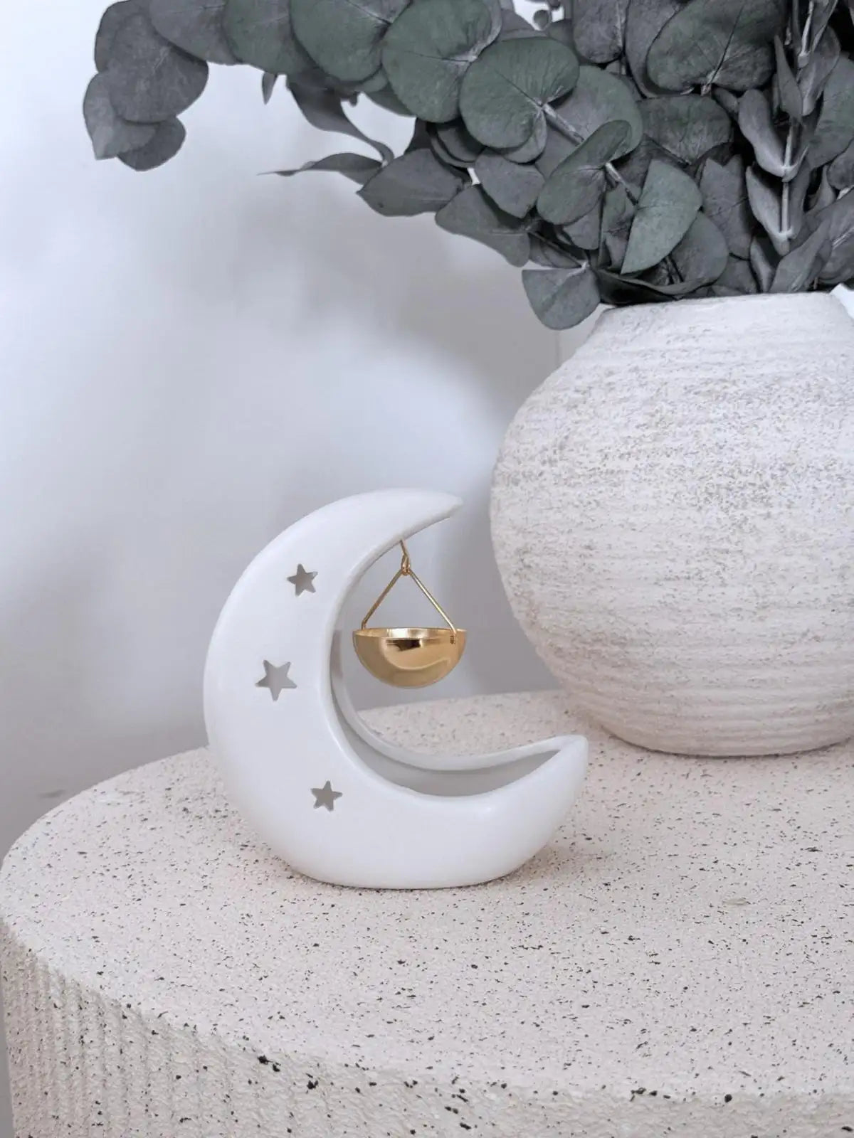 Quemador cerámico Luna de Wax&Calm, blanco mate, vista frontal