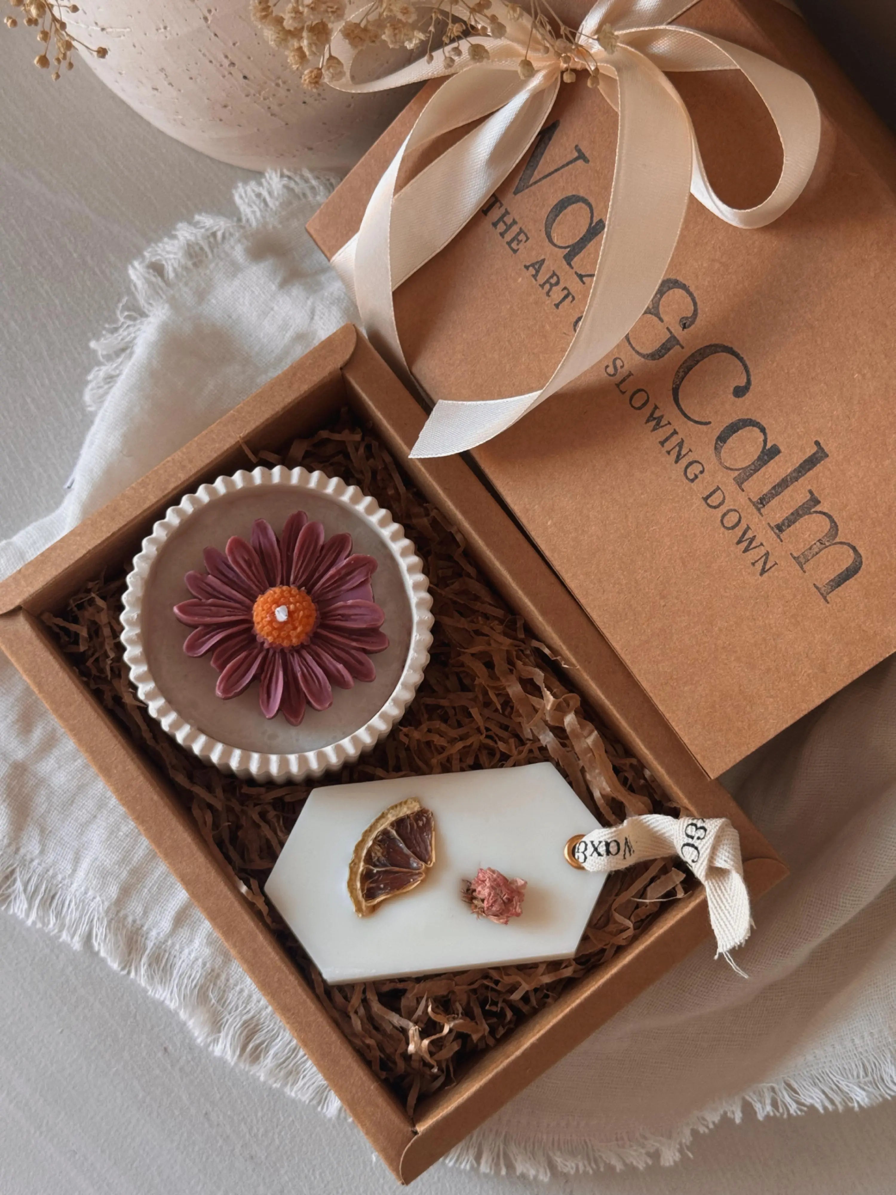 Pack regalo aromático cítrico dulce artesanal con vela y ambientador - Wax&Calm