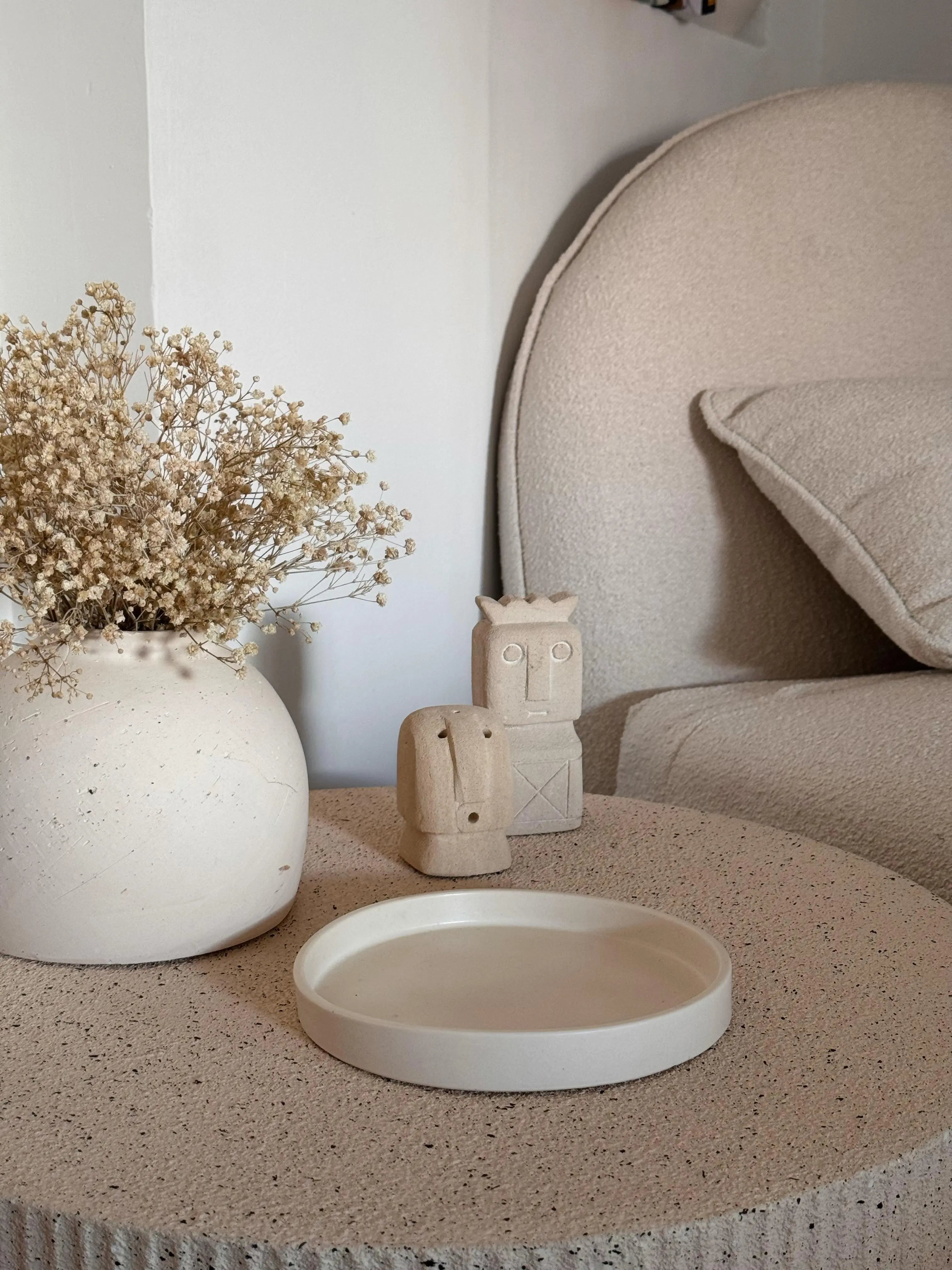 Bandeja Aria decorativa con vela artesanal - detalle estético para el salón