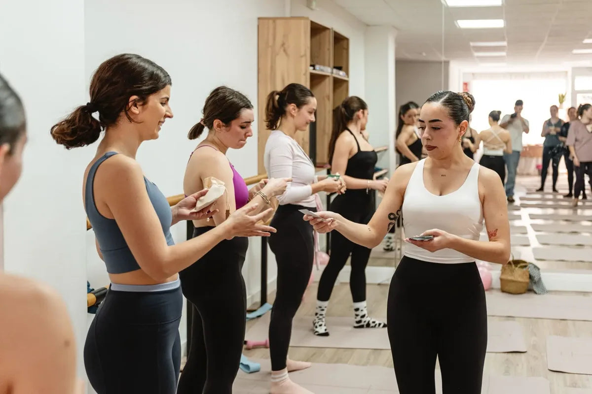 Colaboración Wax&Calm con Tome House Barre Brunch - velas artesanales en evento
