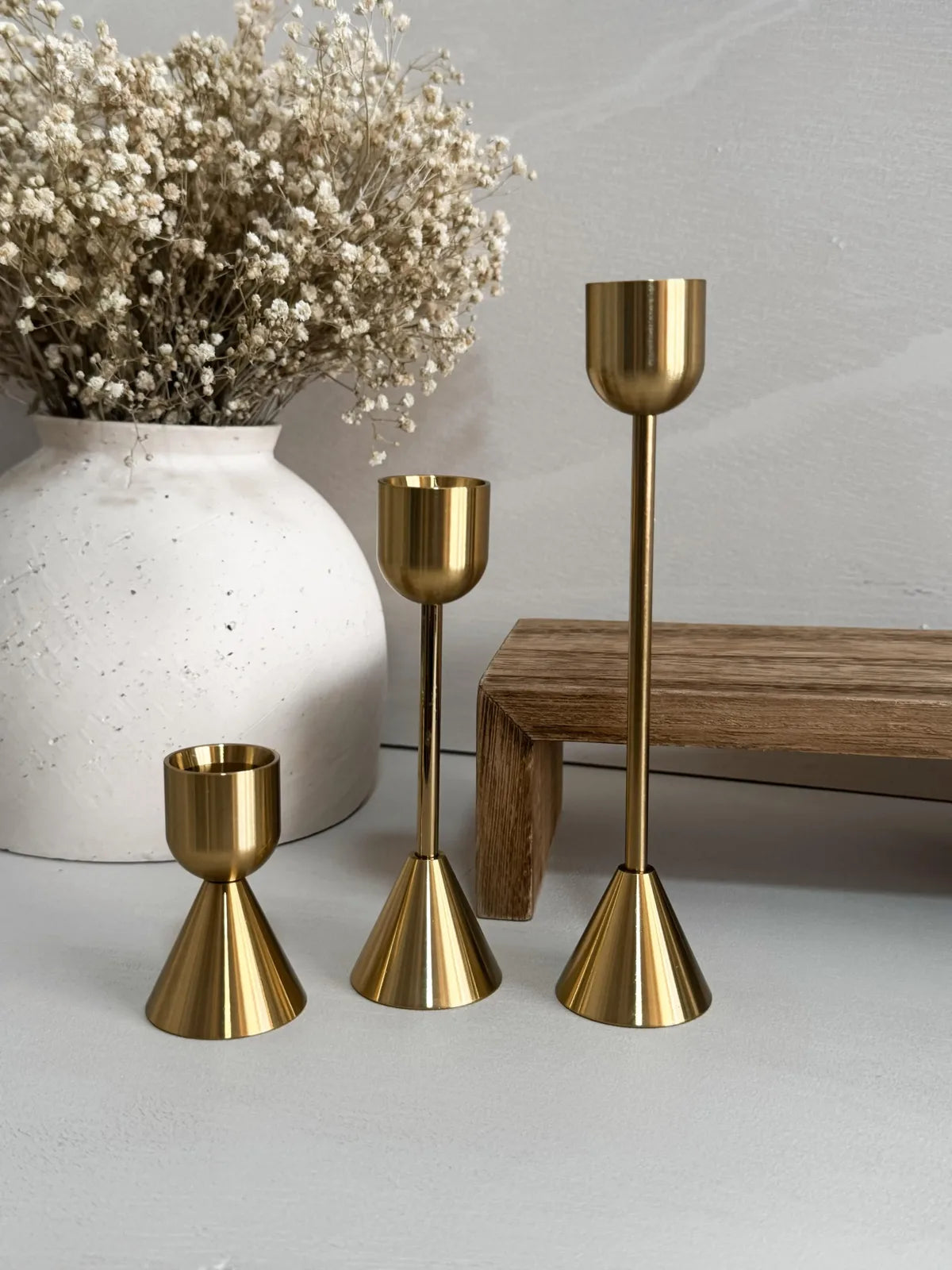 Candelabro artesanal Atlas dorado decorativo para velas - Wax&Calm