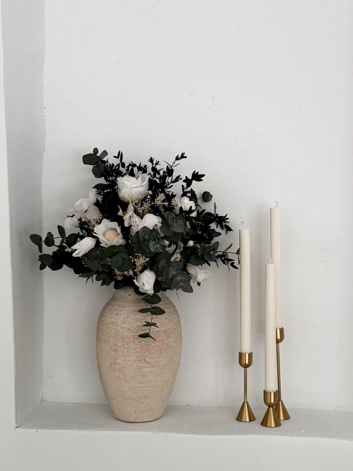 Portavelas decorativo Atlas dorado – candelabro artesanal para velas Wax&Calm